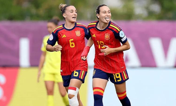 Alba Cerrato e Irune con la selección española sub-19 femenina