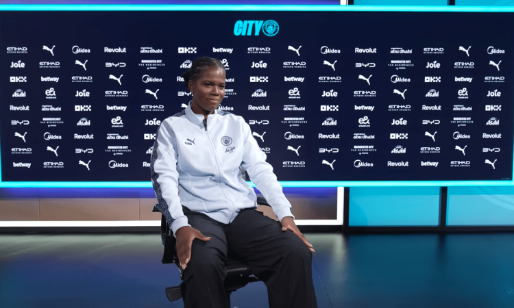 Bunny Shaw firma un nuevo contrato con el Man City