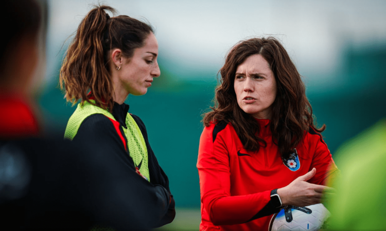 Mariana Cabral en un entrenamiento de Chicago Stars