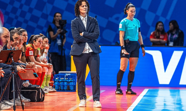 Claudia Pons entrenadora Selección Española Futsal