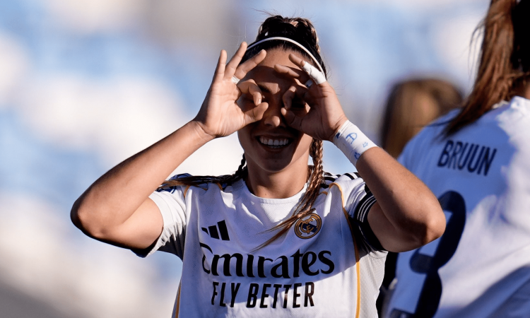 Athenea del Castillo celebra un gol con el Real Madrid en la Champions 2025