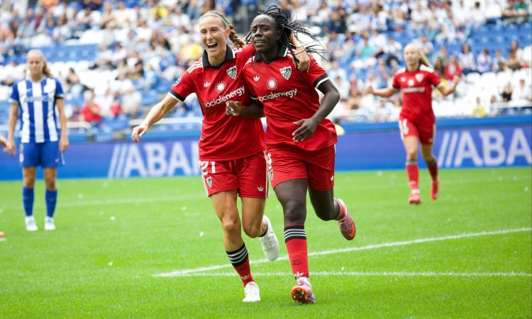 Kanteh y Gemma Gili celebran el gol del Sevilla FC